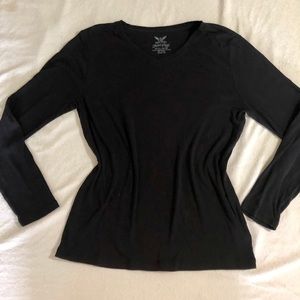 Black long sleeve v neck tee